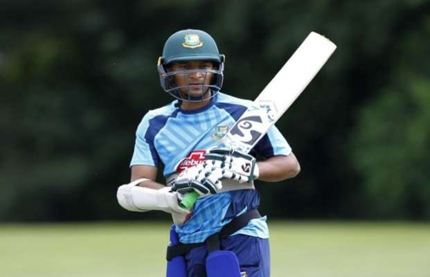 Suspended from cricket, Shakib turns to football